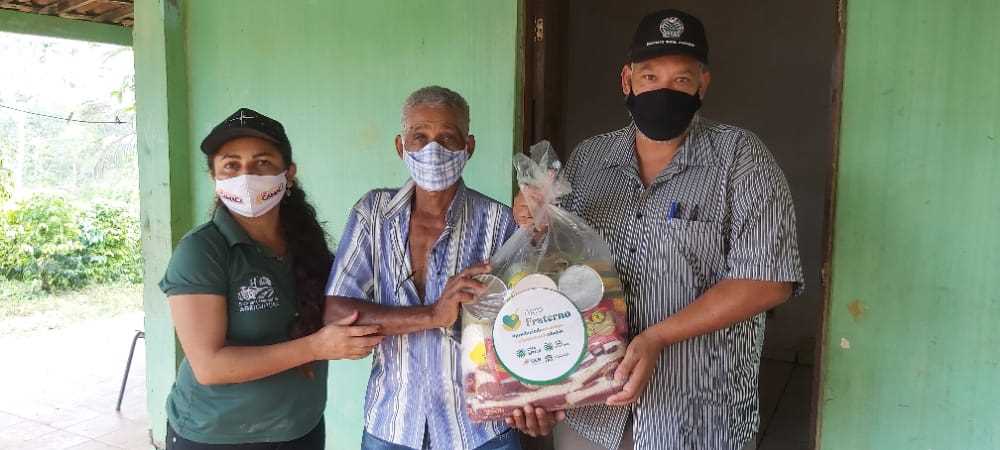 Secretaria de Agricultura, SENAR e Sindicato dos Produtores de Camacã distribuem 100 cestas básicas para agricultores